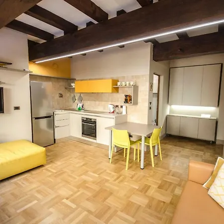 Luxury Studio In Palazzo Bocchi Apartment *